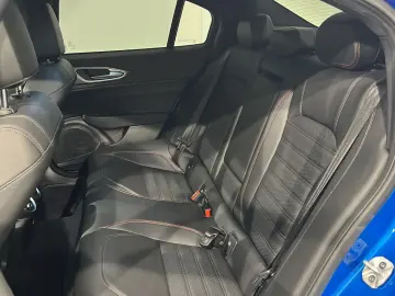 ALFA ROMEO Giulia 2.0 Competizione Q4   MATRIX   19  LM