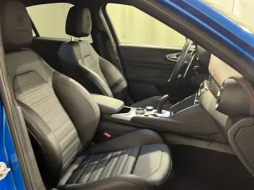 ALFA ROMEO Giulia 2.0 Competizione Q4   MATRIX   19  LM