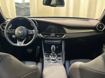 ALFA ROMEO Giulia 2.0 Competizione Q4   MATRIX   19  LM