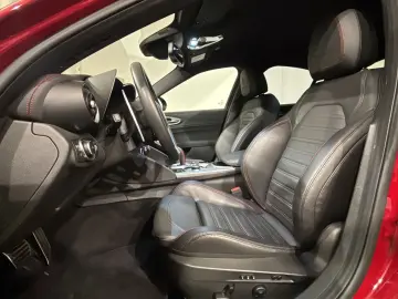 ALFA ROMEO Giulia 2.0 Competizione Q4   MATRIX   19  LM