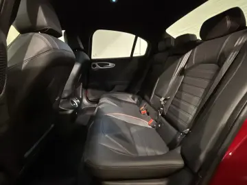ALFA ROMEO Giulia 2.0 Competizione Q4   MATRIX   19  LM