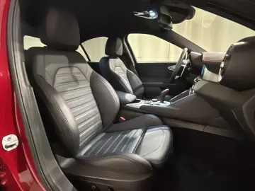 ALFA ROMEO Giulia 2.0 Competizione Q4   MATRIX   19  LM