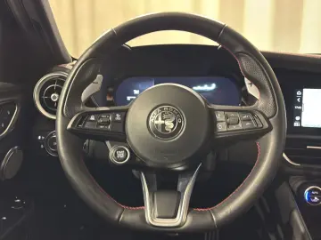 ALFA ROMEO Giulia 2.0 Competizione Q4   MATRIX   19  LM