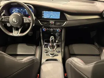 ALFA ROMEO Giulia 2.0 Competizione Q4   MATRIX   19  LM