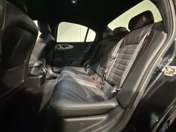 ALFA ROMEO Giulia 2.0 Competizione Q4   MATRIX   19  LM