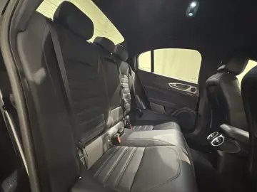 ALFA ROMEO Giulia 2.0 Competizione Q4   MATRIX   19  LM