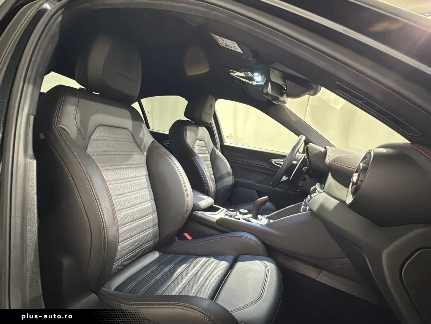 ALFA ROMEO Giulia 2.0 Competizione Q4   MATRIX   19  LM