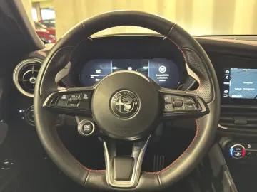 ALFA ROMEO Giulia 2.0 Competizione Q4   MATRIX   19  LM