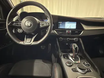ALFA ROMEO Giulia 2.0 Competizione Q4  MATRIX   19  LM