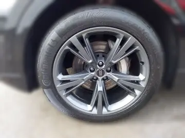 AUDI Q8 s line HUD PANO AHK MATRIX 20LM LEDER RFK 5J