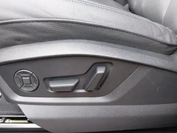 AUDI Q8 s line HUD PANO AHK MATRIX 20LM LEDER RFK 5J