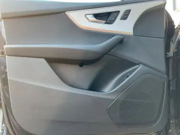 AUDI Q8 SUV 55 TFSI quattro tiptronic SLine AHZV Pano