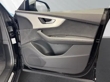 AUDI Q8 SUV 55 TFSI quattro 250(340) kW(PS) tiptronic