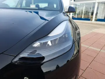 Tesla Model 3 Dual Motor Long Range ACC Auto-Pilot LED