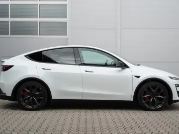 Tesla New Model Y RWD LongRange