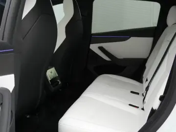 Tesla New Model Y RWD LongRange