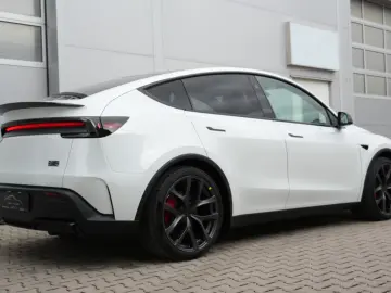 Tesla New Model Y RWD LongRange