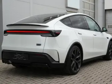 Tesla New Model Y RWD LongRange