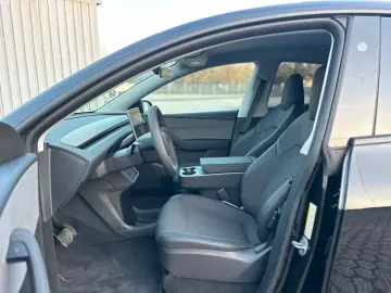 Tesla Model Y Standard RWD