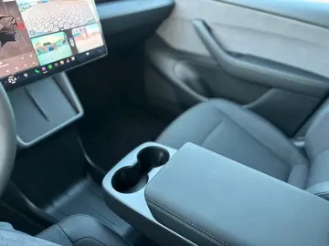 Tesla Model Y Standard RWD