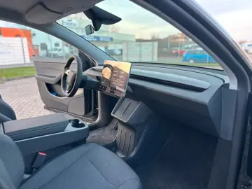 Tesla Model Y Standard RWD