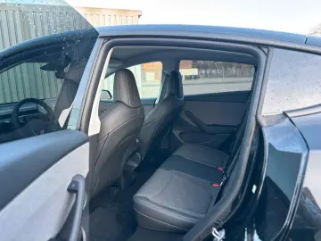 Tesla Model Y Standard RWD