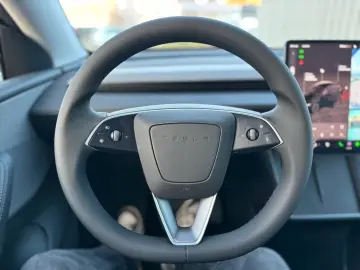 Tesla Model Y Standard RWD
