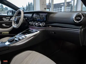 MERCEDES-BENZ AMG GT 63 4M  Perf-AGA Pano 360 AHK Memo Magno