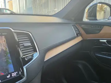 VOLVO XC90_T8
