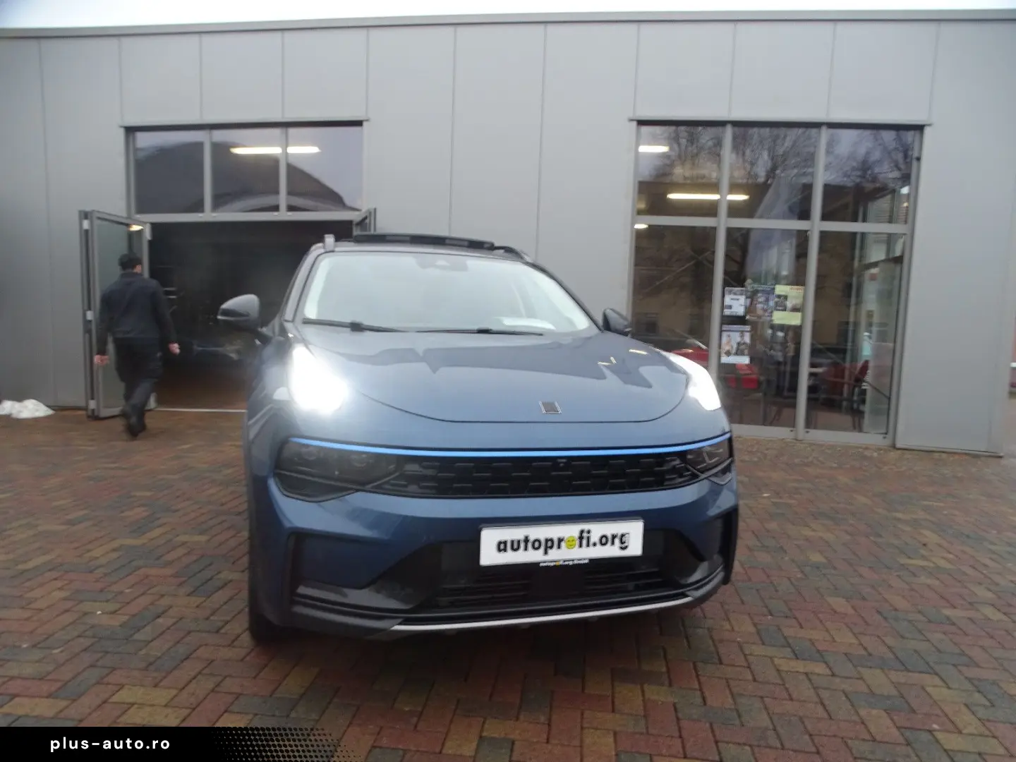 LYNC AND CO 01 eHybrid  Pano ACC LED Navi