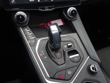 LYNC AND CO 01 eHybrid  Pano ACC LED Navi