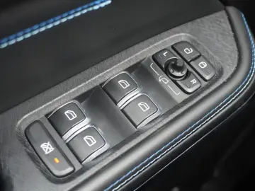 LYNC AND CO 01 1.5 PHEV Aut. LED ACC 360  Pano