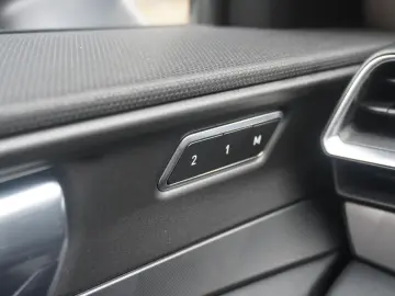 LYNC AND CO 01 1.5 PHEV Aut. LED ACC 360  Pano