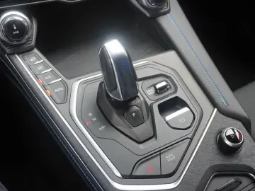 LYNC AND CO 01 1.5 PHEV Aut. LED ACC 360  Pano