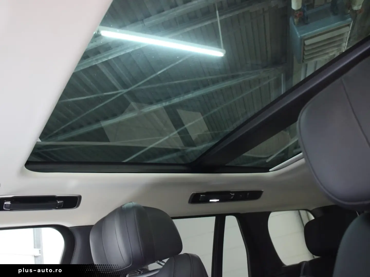 Land Rover Range Rover P550e HSE Hybrid SWB AHK Head-Up