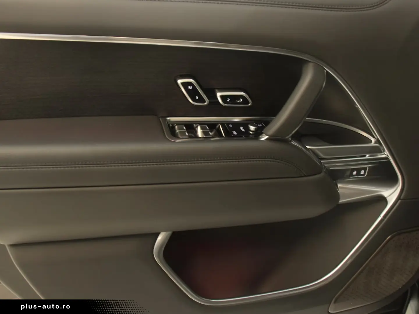 Land Rover Range Rover P550e HSE Hybrid SWB AHK Head-Up