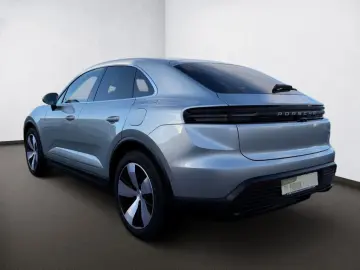 PORSCHE Macan 4 Electric LUFTFAHRWERK PANORAMADACH