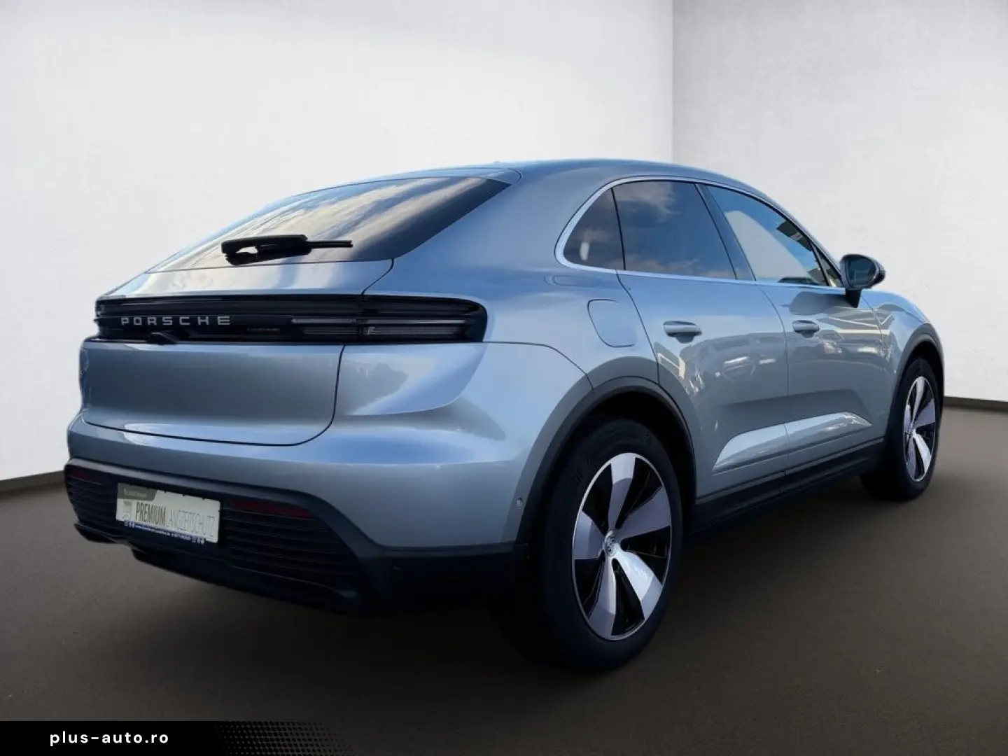 PORSCHE Macan 4 Electric LUFTFAHRWERK PANORAMADACH