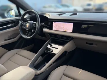 PORSCHE Macan 4 Electric LUFTFAHRWERK PANORAMADACH