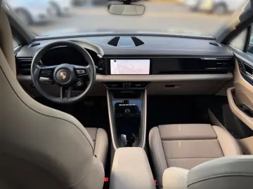 PORSCHE Macan 4 Electric LUFTFAHRWERK PANORAMADACH