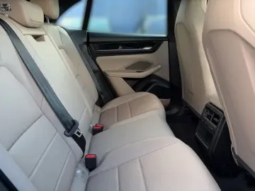 PORSCHE Macan 4 Electric LUFTFAHRWERK PANORAMADACH