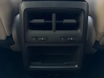 PORSCHE Macan 4 Electric LUFTFAHRWERK PANORAMADACH