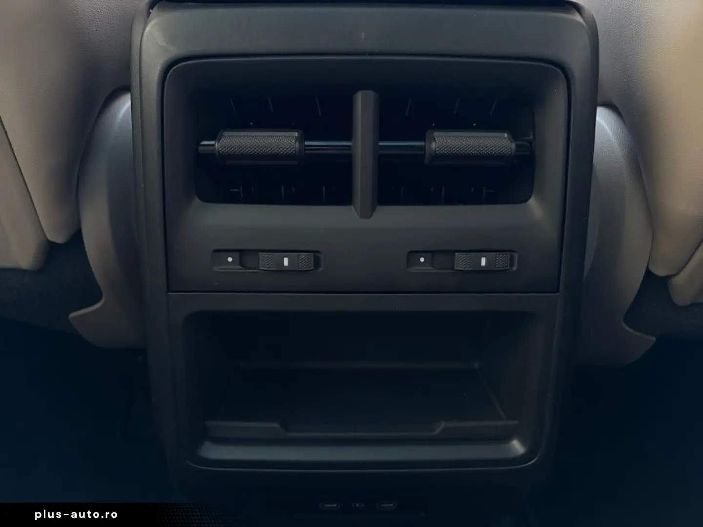 PORSCHE Macan 4 Electric LUFTFAHRWERK PANORAMADACH