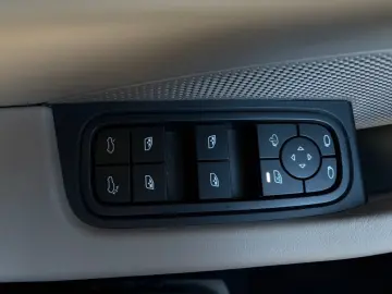 PORSCHE Macan 4 Electric LUFTFAHRWERK PANORAMADACH