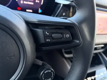 PORSCHE Macan 4 Electric LUFTFAHRWERK PANORAMADACH