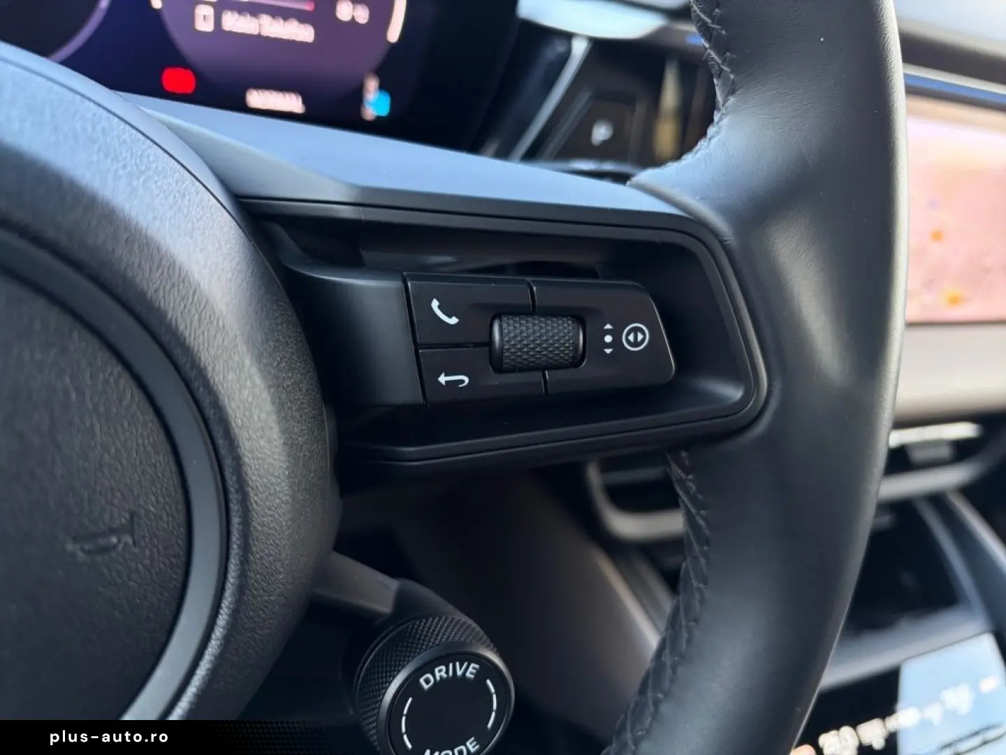 PORSCHE Macan 4 Electric LUFTFAHRWERK PANORAMADACH