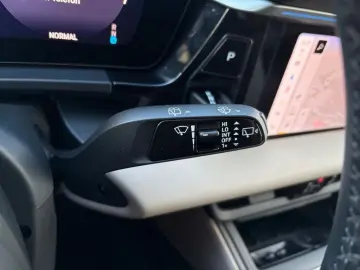 PORSCHE Macan 4 Electric LUFTFAHRWERK PANORAMADACH