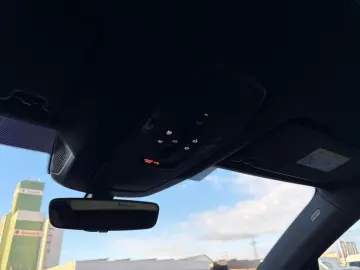 PORSCHE Macan 4 Electric LUFTFAHRWERK PANORAMADACH