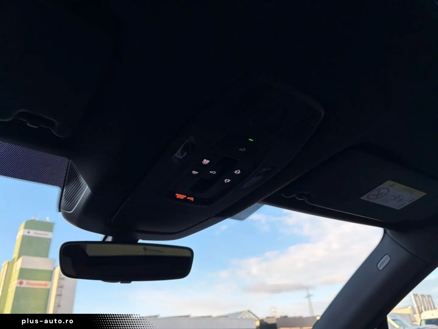 PORSCHE Macan 4 Electric LUFTFAHRWERK PANORAMADACH