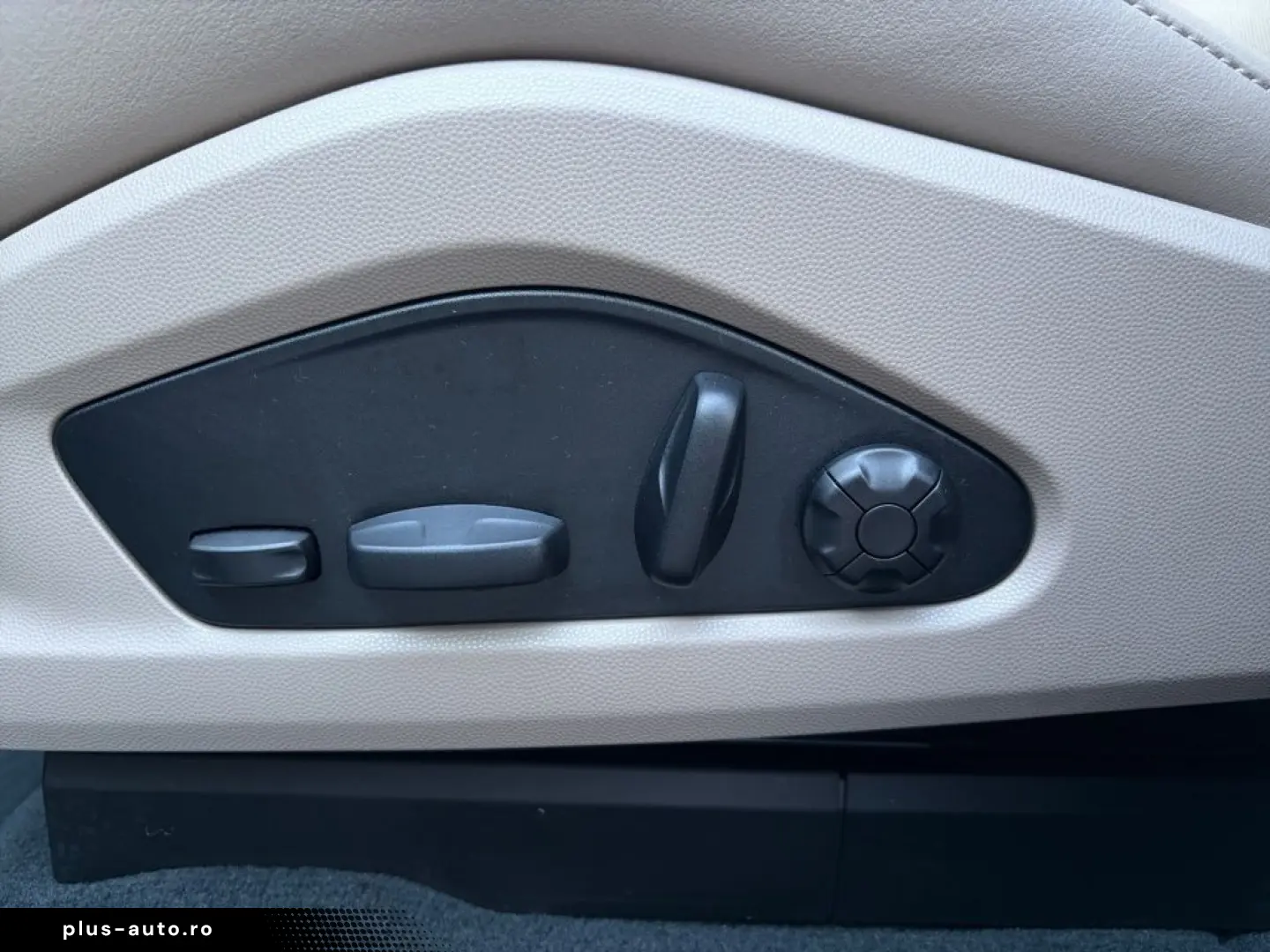 PORSCHE Macan 4 Electric LUFTFAHRWERK PANORAMADACH